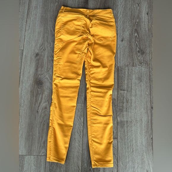 Mustard Jeans - Picture 2 of 2